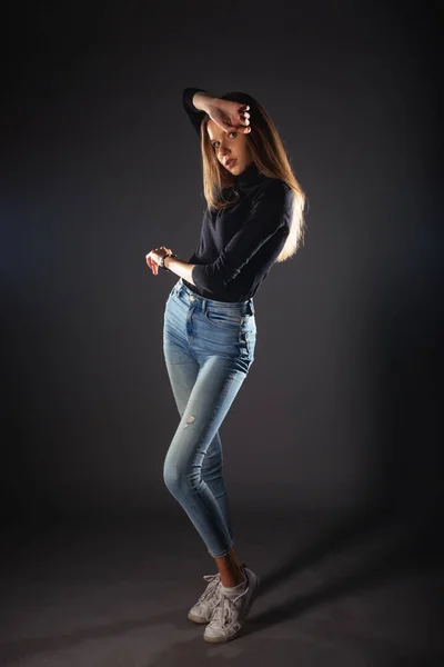 Attractive Female Model Denim Jeans Posing Isolated Grey Background — Stock Photo, Image