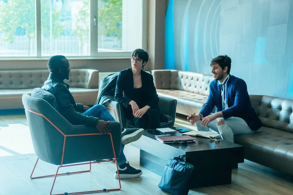 Three Multi Ethnic Businesspeople Having Meeting Modern Office — Stock Photo, Image