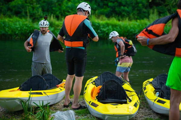 Grupo Kayakers Seniores Estão Saindo Jaqueta Segurança — Fotografia de Stock