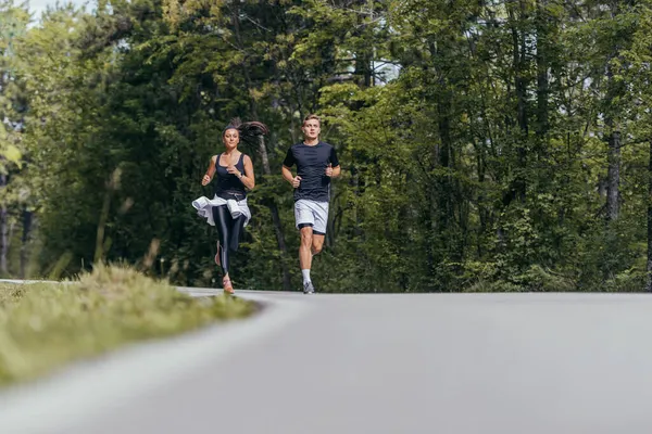 Jeune Couple Forme Atheltes Courir Sur Route Course Dans Une — Photo