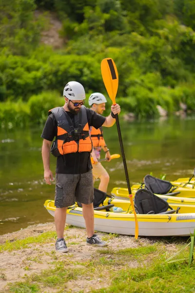 Portrait Male Adult Getting Ready Kayaking His Friends — Stock Photo, Image