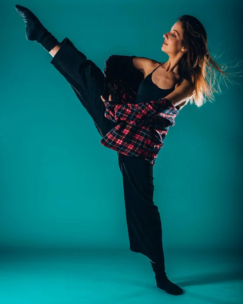 Bailarina Atlética Realizando Elemento Gimnasia Baile —  Fotos de Stock