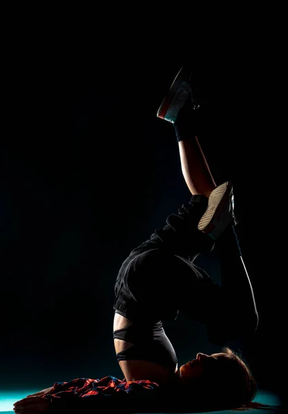 Приваблива Стильна Дівчина Практикує Сучасну Танцювальну Хореографію Сучасній Студії — стокове фото