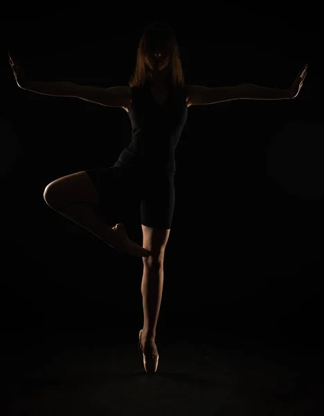 Silhouette Beautiful Ballerina Posing Balancing One Leg While Pointe Shoes — Photo