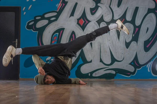 Сучасний Репер Танцює Гаражі Міський Спосіб Життя Хіп Хоп — стокове фото