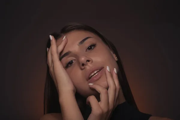 Close Portrait Young Attractive Girl Posing Studio — Stock Photo, Image