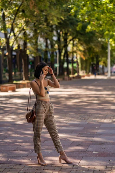 Bien Vestida Atractiva Mujer Negocios Niot Gusto Información Que Está — Foto de Stock