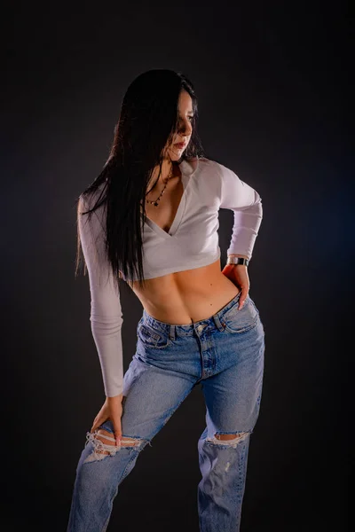 Attractive Young Girl Posing Studio While Leaning Her Hip — Stock fotografie