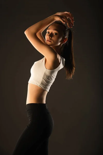 Portrait Beautful Attractive Girl Posing Her Arms Her Head Studio — Stockfoto