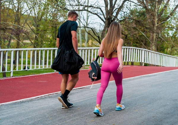 Fitness Sport Friendship Healthy Lifestyle Concept Couple Crossing River Bridge — ストック写真