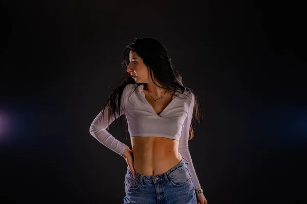 Attracrtive Beautiful Girl Posing Studio Dark Background While Holding Great — Zdjęcie stockowe