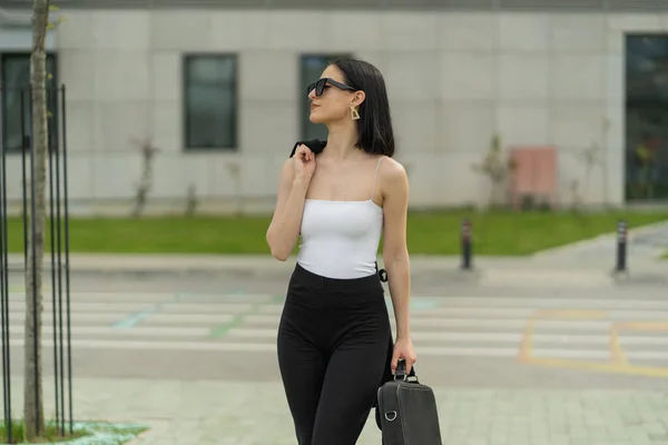 Attractive Beautiful Bussinesswoman Thinking Plans Company Whule Walking — 图库照片