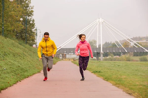 Atractiva Fuerte Pareja Forma Está Haciendo Una Alta Velocidad Corriendo — Foto de Stock