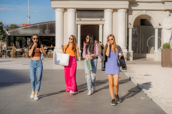 Attractive Beautiful Girl Friends Walking Together Sunglasses — Fotografia de Stock