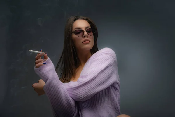 Attractive Beautiful Hot Girl Posing Cigarette Her Hand While Smoking — Stock Photo, Image