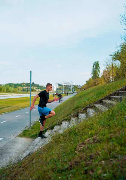 Runner Man Athlete Running Stairs Hiit High Intensity Interval Training — Stockfoto