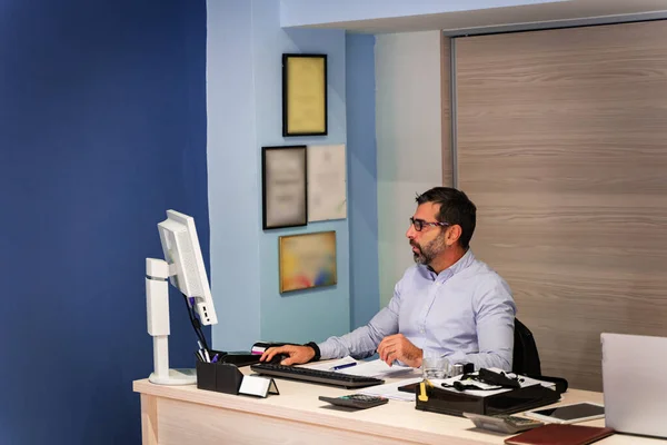 Senior Handsome Businessman Working His Office —  Fotos de Stock