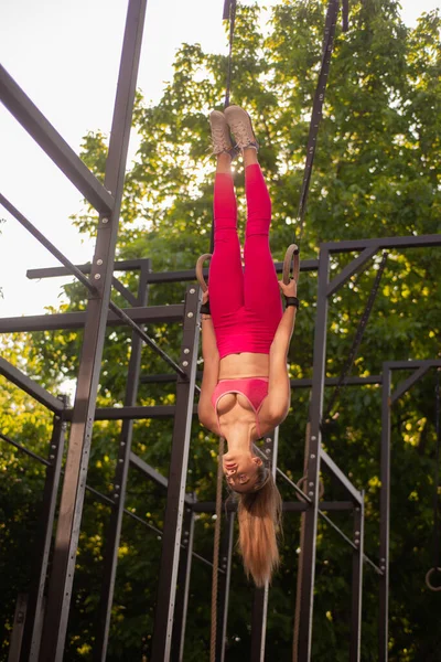 Attractive Beautiful Fit Girl Holding Herself Upside — Stock Photo, Image