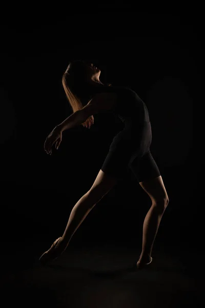 Silhouette Ballerine Faisant Une Pose Ballet Parfaite Tout Pliant Dos — Photo