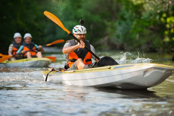 Retrato Caber Saudável Kayaker Sênior Corrida Com Seus Amigos — Fotografia de Stock