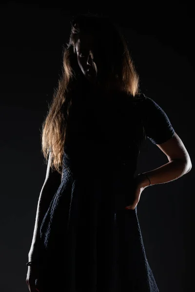 Красиві Елегантні Жінки Відзначають Чорній Стильній Вечірній Сукні Взутті Високих — стокове фото