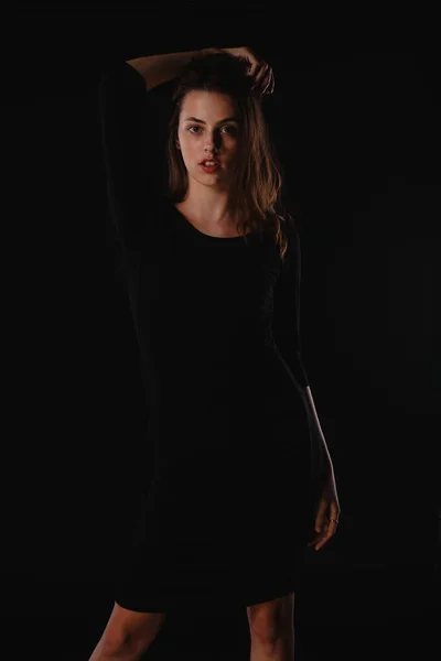 Studio Body Shot Une Mannequin Féminine Posant Dans Des Vêtements — Photo