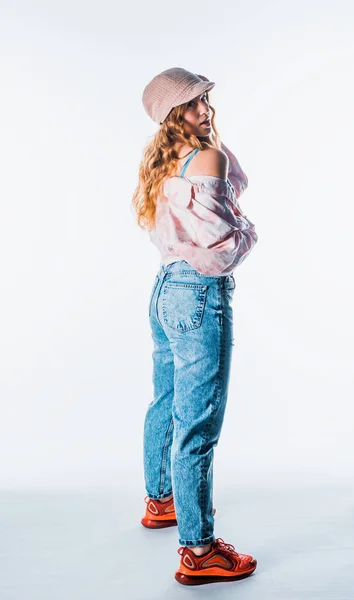 Снимок Тела Крутой Молодой Женщины Современной Одежде — стоковое фото