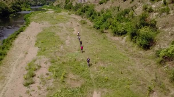 Groupe Amis Font Vélo Sur Route Montagne Tout Profitant Soleil — Video