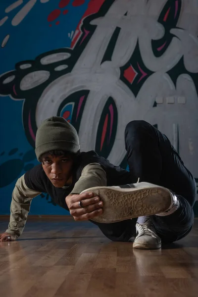 Современный Рэпер Танцует Гараже Городской Образ Жизни Хип Хоп — стоковое фото