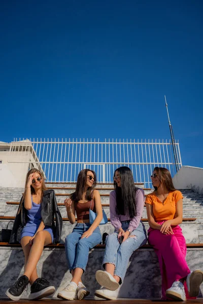 Four Amazing Girls Laughing Enjoying Sun While Sitting Wooden Bench — Stock Photo, Image