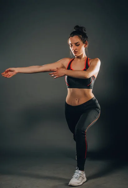 Mujer Fitness Haciendo Ejercicio Estiramiento Largura Completa Tiro Mujer Joven —  Fotos de Stock