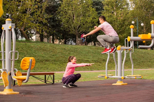 Amazing Beautiufl Couple Doing Some Jumping Exercise Together Park — Stock Photo, Image