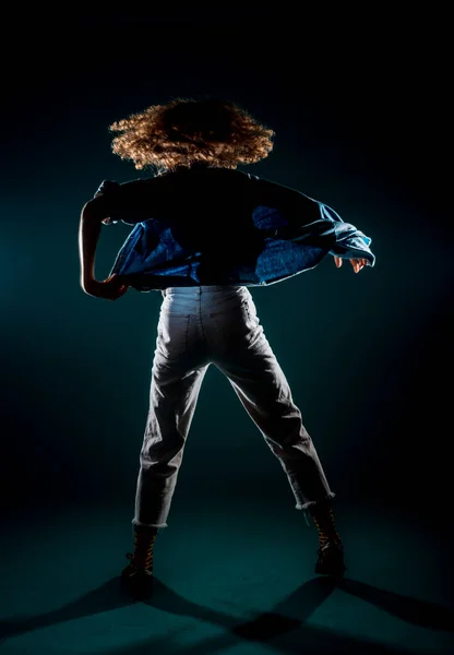 Menina Elegante Realizando Uma Coreografia Dança Artística — Fotografia de Stock