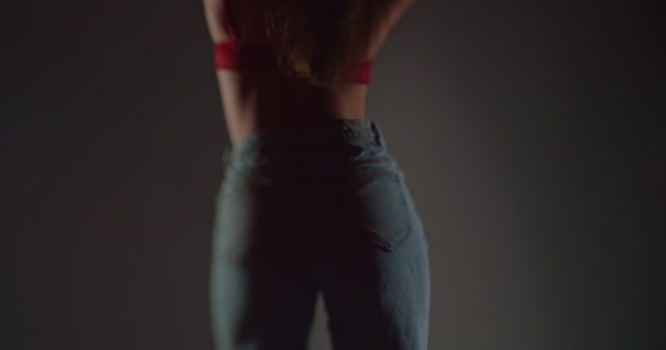 Cool Girl Soutien Gorge Jeans Déplaçant Séduisante Ralenti Faible Profondeur — Video