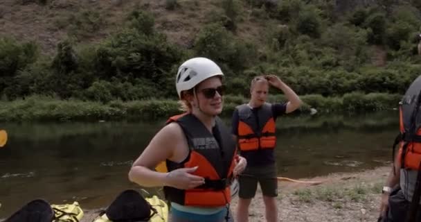 Group Friends Getting Ready Kayaking Training While Talking — Stock Video