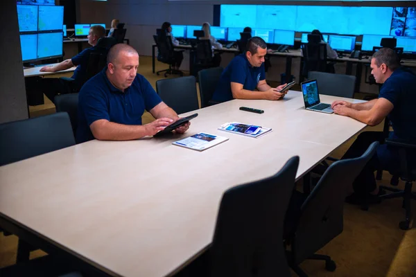 Group Security Officers Tech Guys Meeting Main Security Data Center — Stock Photo, Image