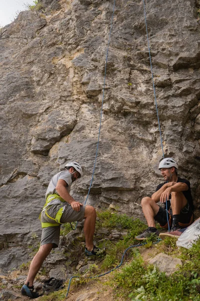 Senior Commence Grimper Haute Colline — Photo