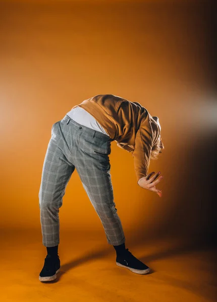 Modern Dance Artist Practicing Choreographic Dance Routine — Stock Photo, Image