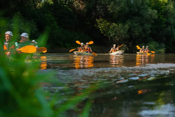 Groupe Amis Aînés Jeunes Adultes Font Canoë Kayak Tous Ensemble — Photo