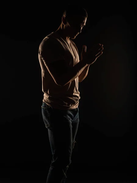 Perfect Silhouet Van Een Knappe Aantrekkelijke Man Poseren Studio — Stockfoto