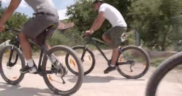 Groupe Amis Font Vélo Rapide Afin Ils Puissent Suivre Premier — Video