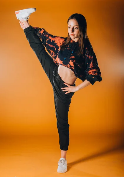 Movimientos Danza Artística Realizados Por Una Joven Deportista —  Fotos de Stock