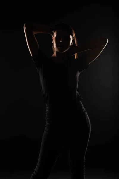 Silhouet Van Mooi Aantrekkelijk Meisje Poseren Studio Grijze Achtergrond Close — Stockfoto