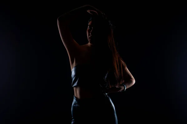 Silhouette Eines Jungen Und Attraktiven Mädchens Posiert Studio Auf Schwarzem — Stockfoto