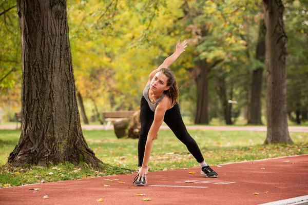 Attractive Beautiful Fit Girl Warming Stretching Alone Park Close — Stock Photo, Image