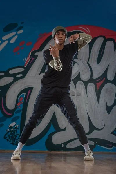 Modern Rapper Dancing Garage Urban Lifestyle Hip Hop — Stock Photo, Image