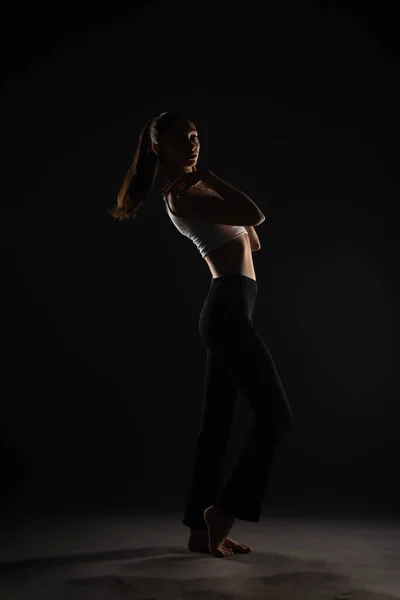 Silhouet Van Mooi Meisje Poseren Beweging Studio — Stockfoto