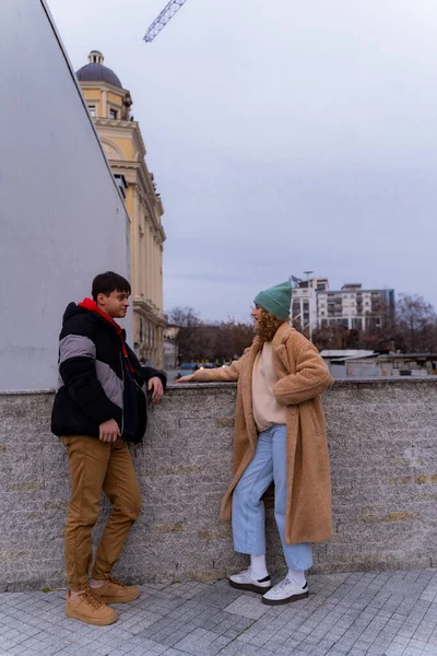 Amazing Beautiful Young Couple Talking Them While Standing — Stock Photo, Image