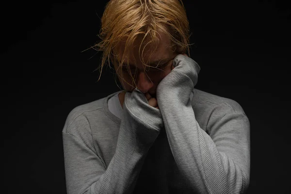 Depresyondaki Çocuğun Mükemmel Bir Portresi Acısını Çok Düşünüyor — Stok fotoğraf