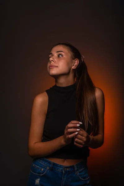 Attractive Beautiful Young Girl Posing Studio While Looking — Fotografia de Stock